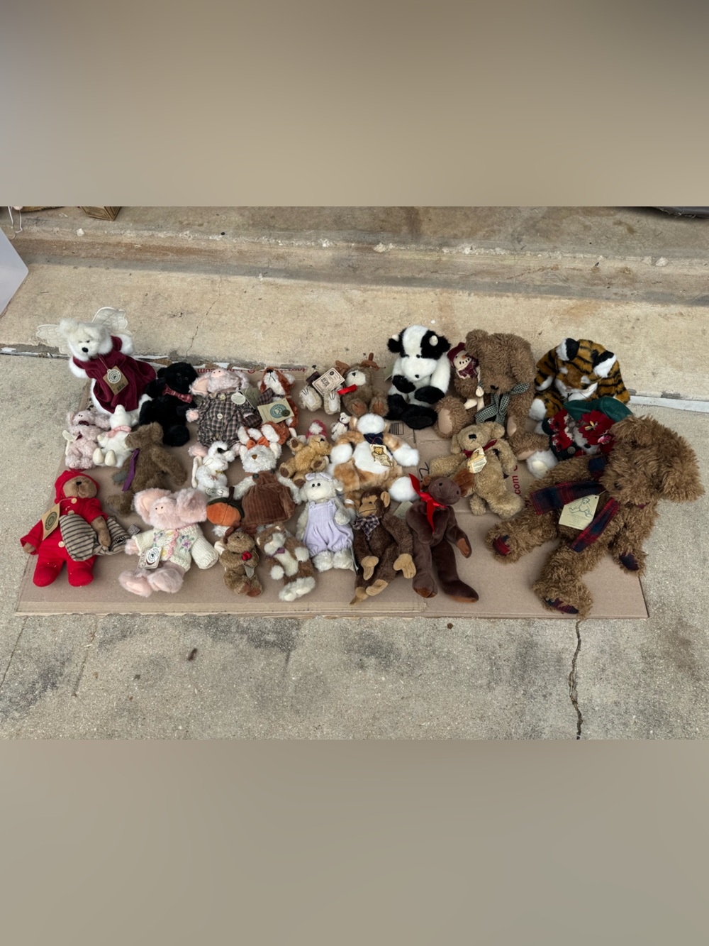 Bundle of 27 Boyd’s Bear Collectables